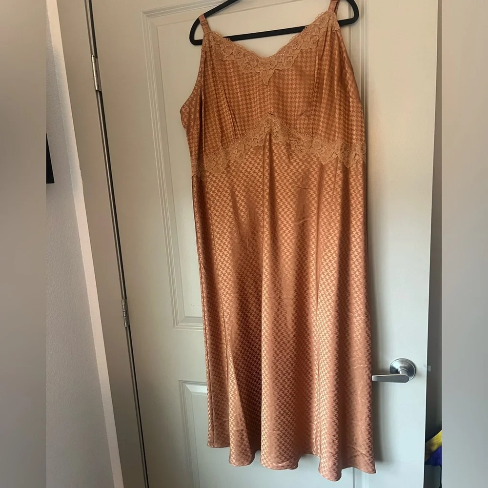 NWT torrid Tea Length Woven Jacquard Lace Trim Cami Dress - Picture 2 of 8